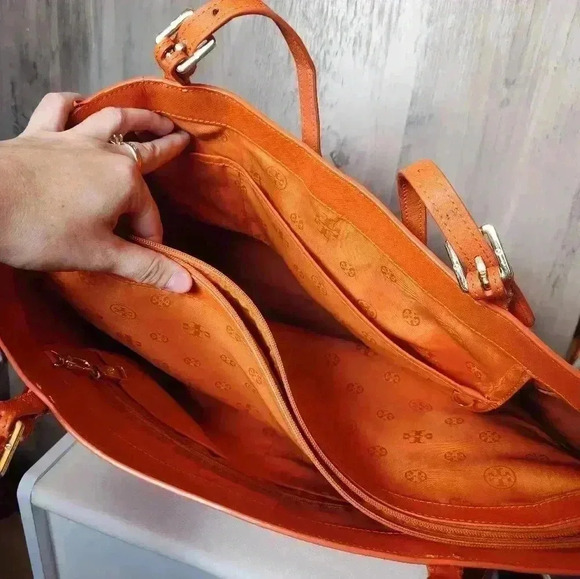 Tory Burch York Buckle Tote Bag in Orange - Picture 5 of 16